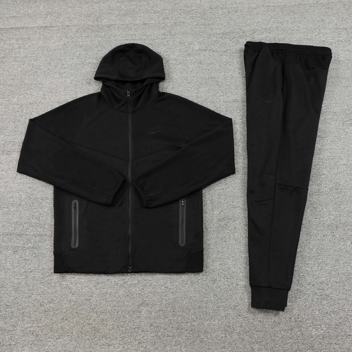 NIKE TRACKSUIT
