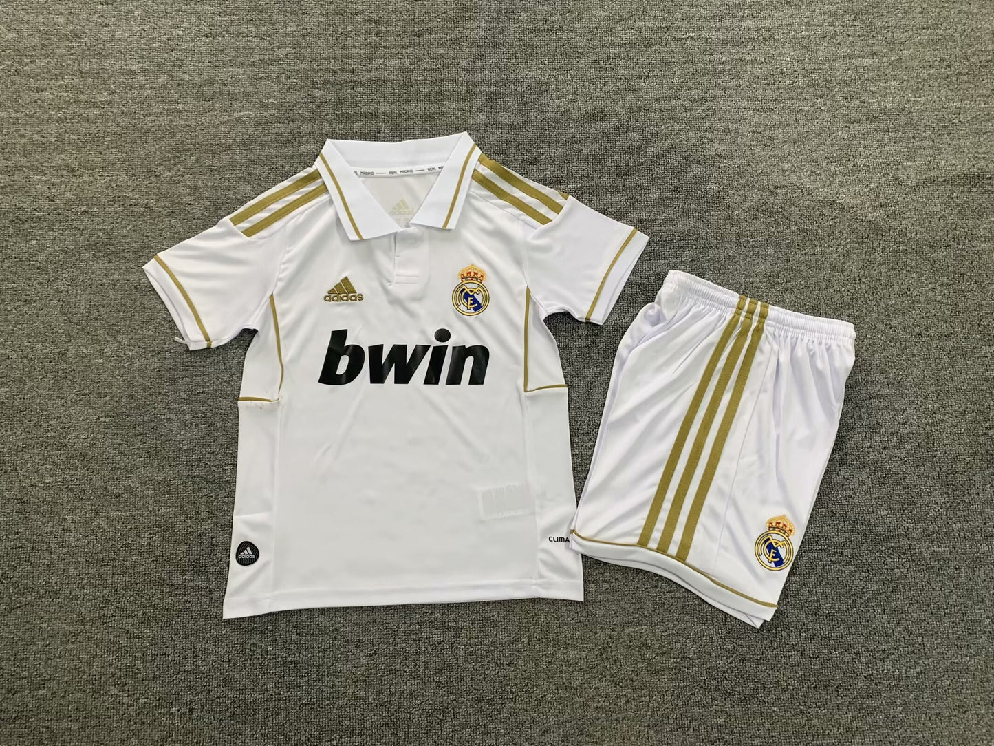 MAGLIA + PANTALONCINO BIMBO REAL MADRID 11/12
