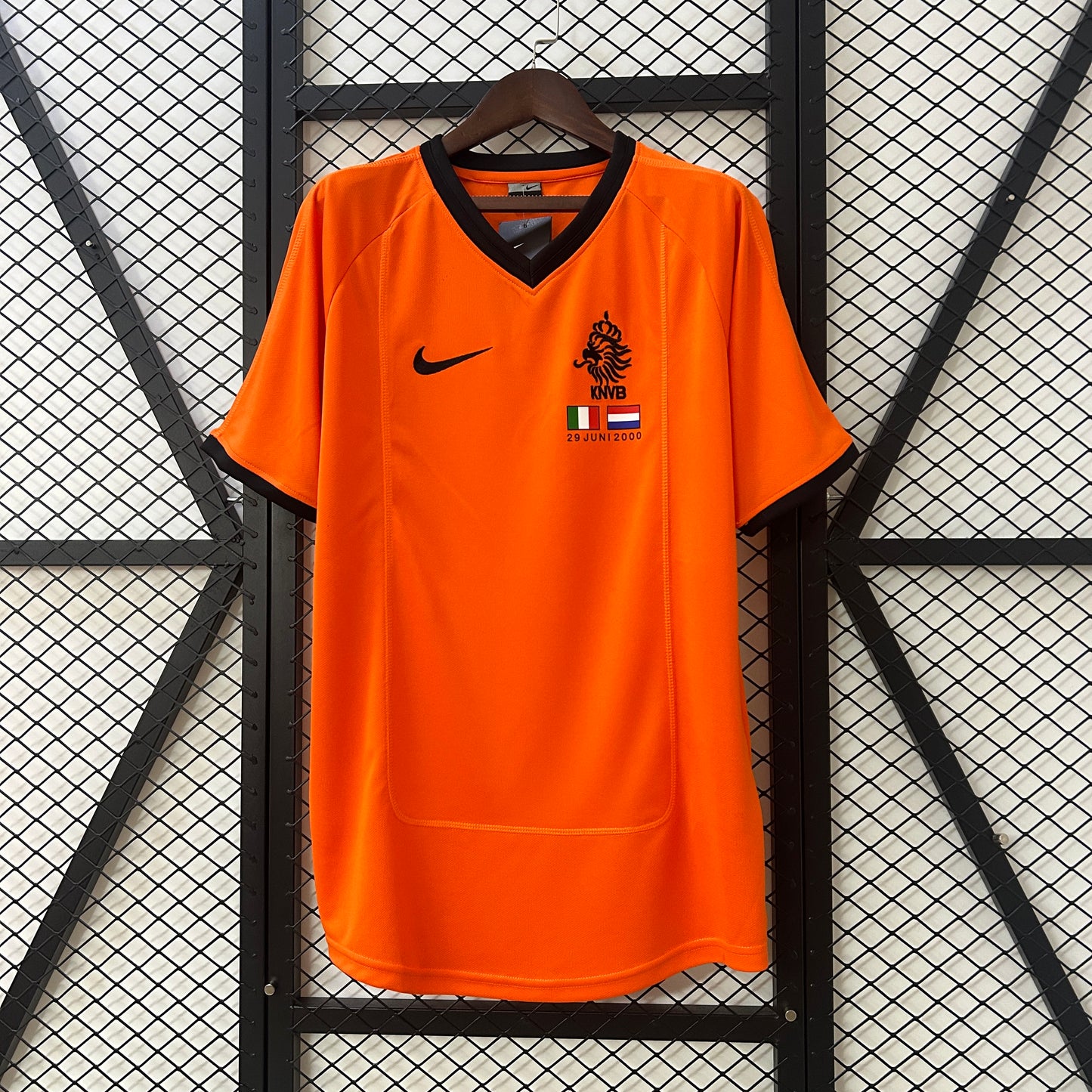 HOLLAND HOME 2002