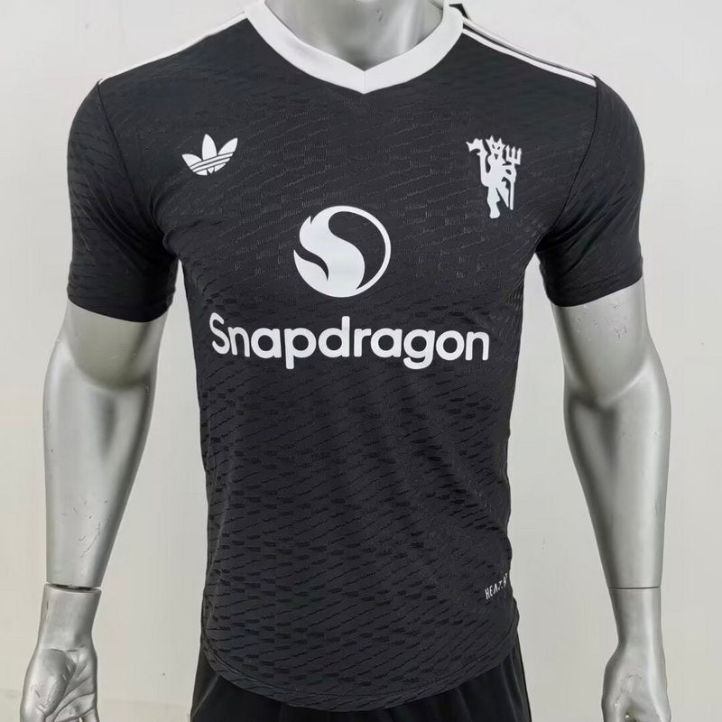 MANCHESTER UNITED GOALKEEPER PLAYER SHIRT 2024/25