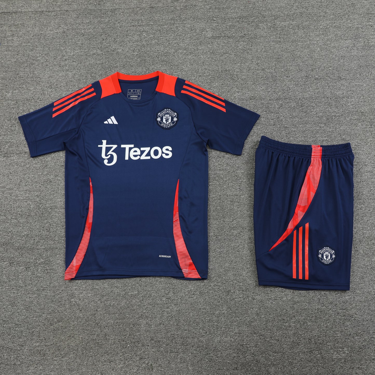 MANCHESTER UNITED TRAINING SHIRT 2024/25