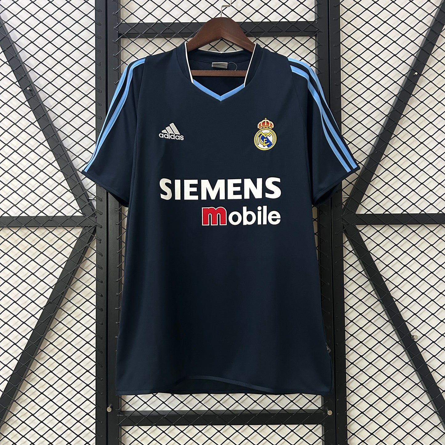 HOLLAND HOME 2002