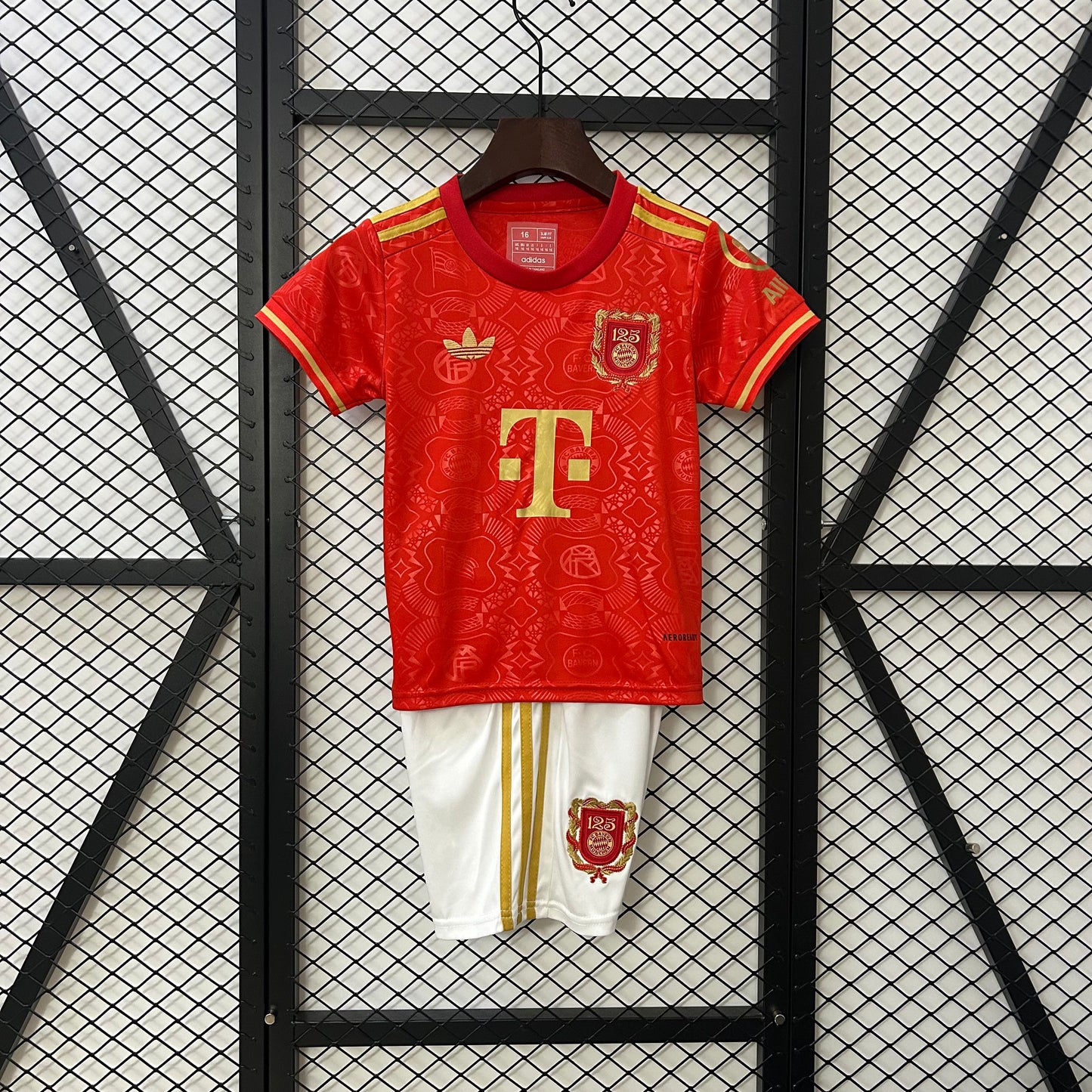 MAGLIA + PANTALONCINO BAYERN MONACO 125 ANNI BIMBO 24/25