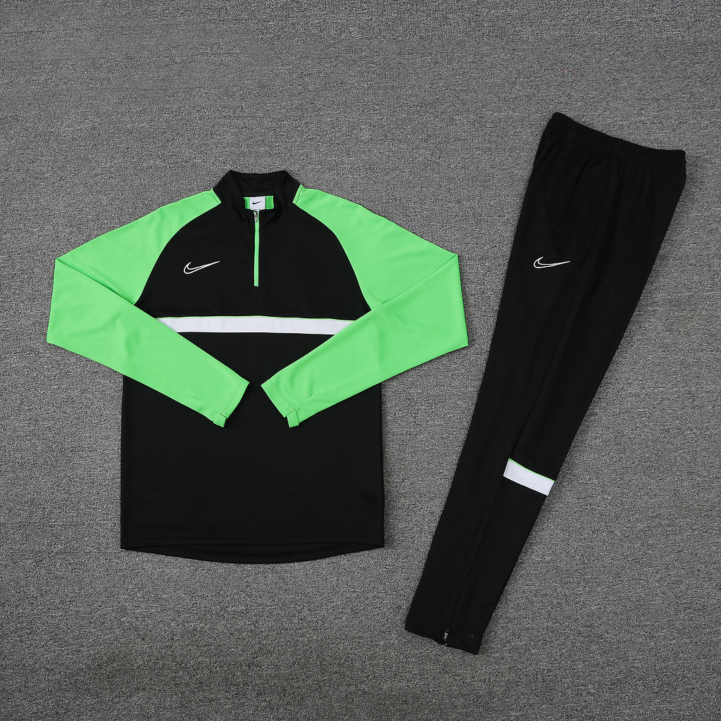 NIKE TRACKSUIT
