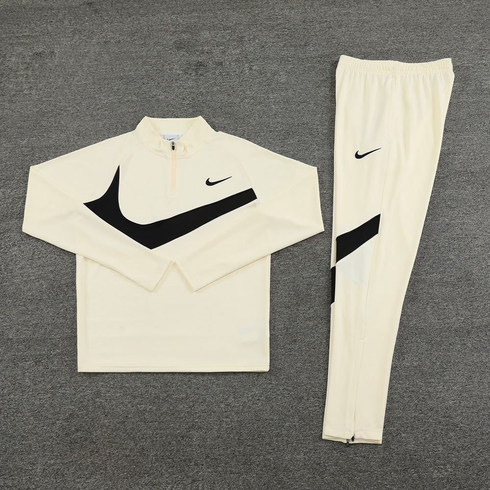 NIKE TRACKSUIT