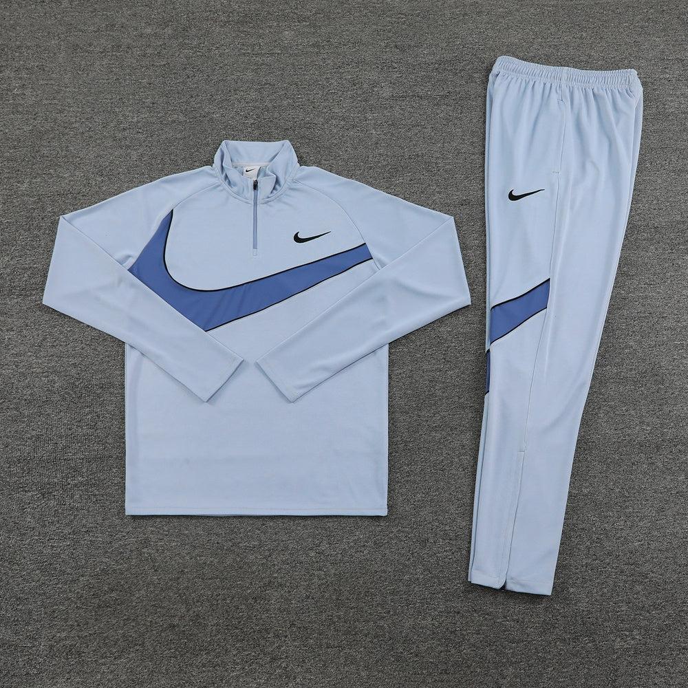 NIKE TRACKSUIT