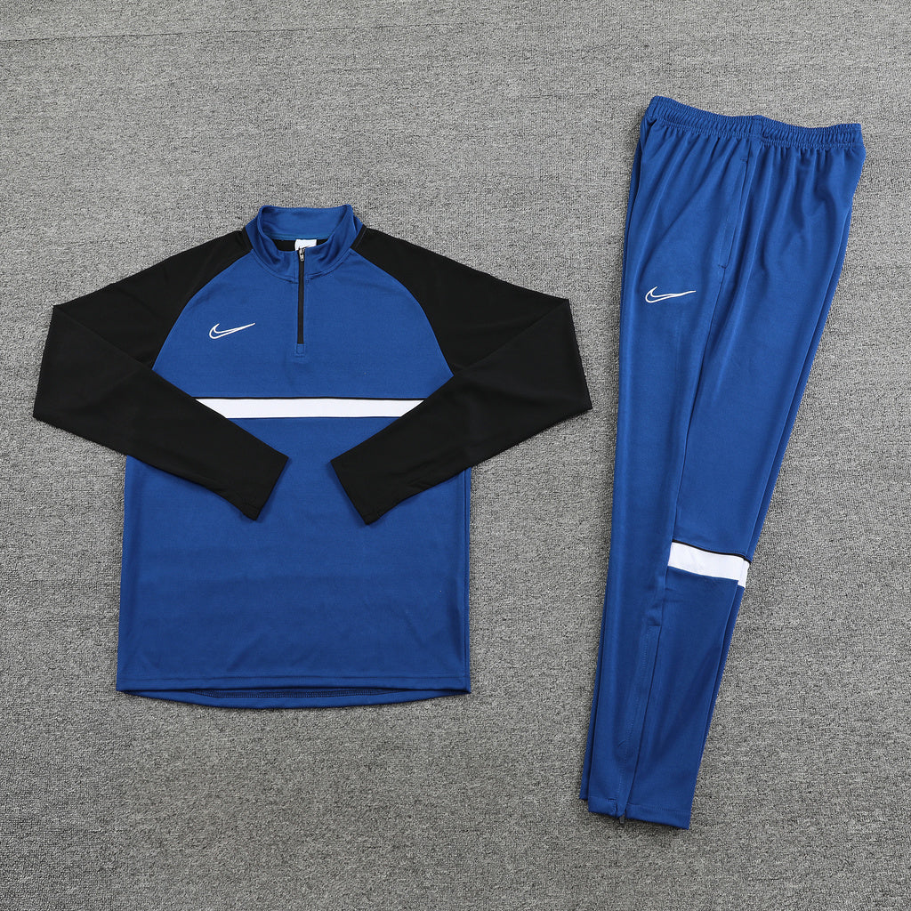 NIKE TRACKSUIT