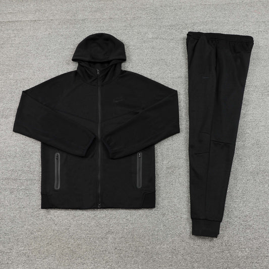 NIKE TRACKSUIT