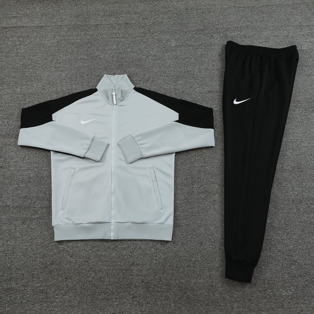 NIKE TRACKSUIT