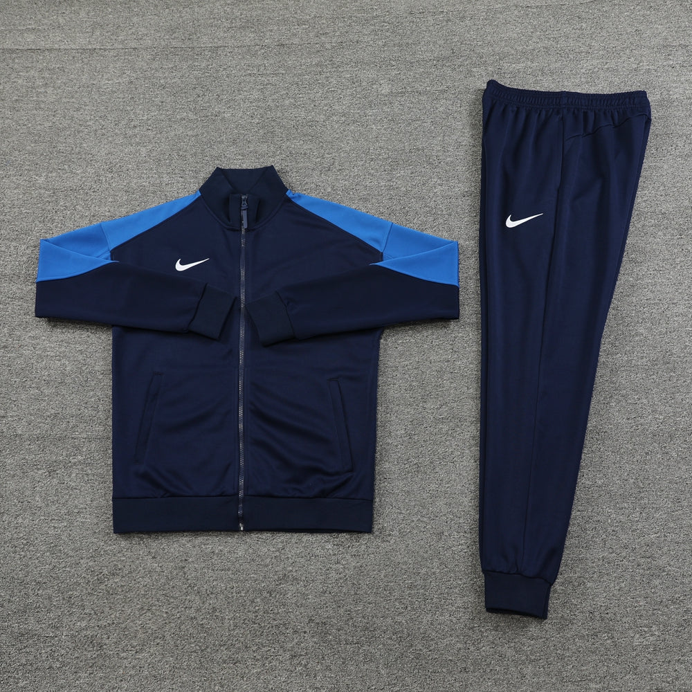 NIKE TRACKSUIT