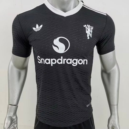 MANCHESTER UNITED GOALKEEPER PLAYER SHIRT 2024/25