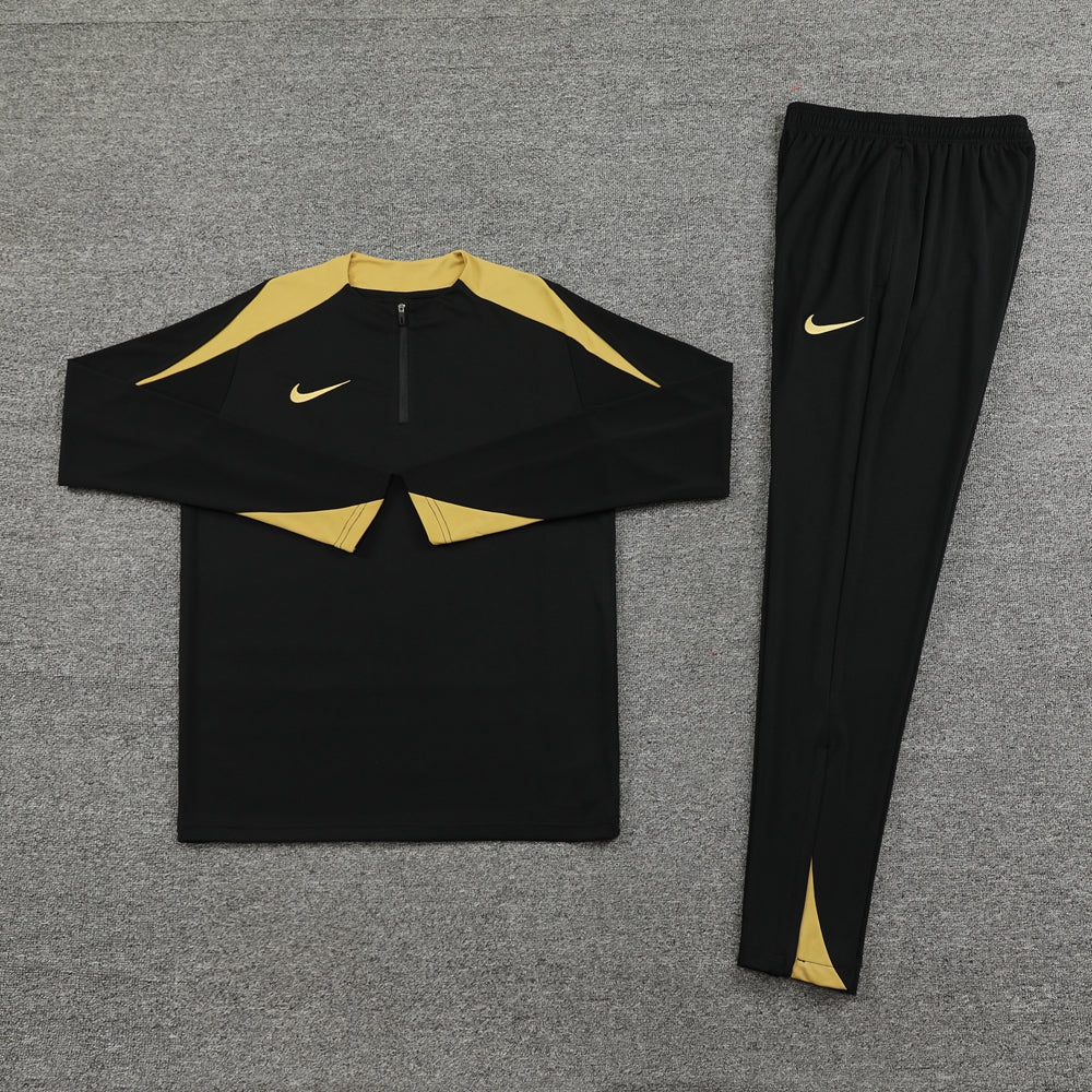 NIKE TRACKSUIT