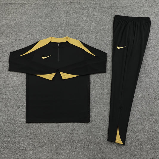 NIKE TRACKSUIT