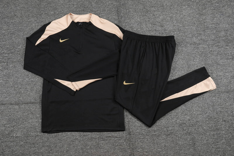NIKE TRACKSUIT