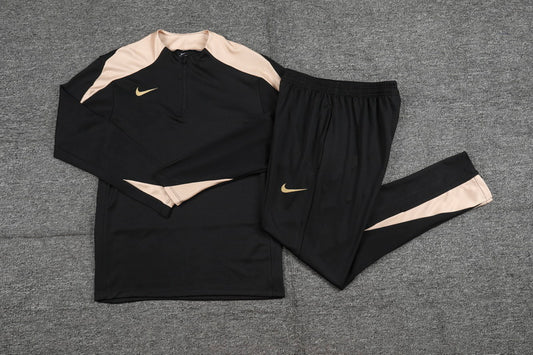 NIKE TRACKSUIT