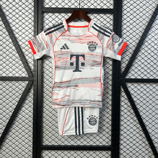 MAGLIA + PANTALONCINO BAYERN MONACO AWAY BIMBO 25/26