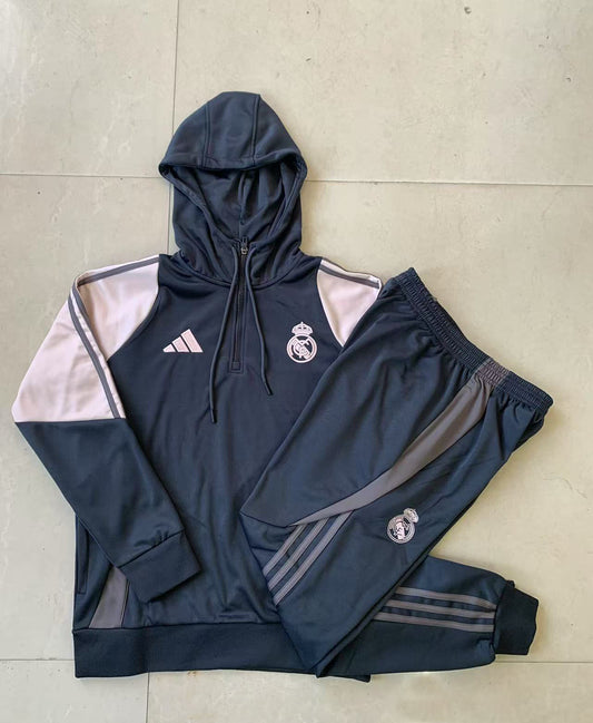 NIKE TRACKSUIT