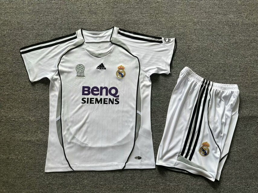 MAGLIA + PANTALONCINO BIMBO REAL MADRID HOME 06/07