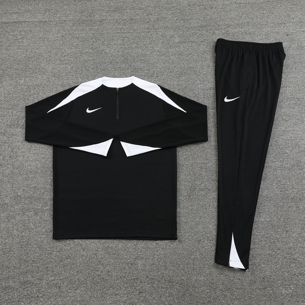 NIKE TRACKSUIT