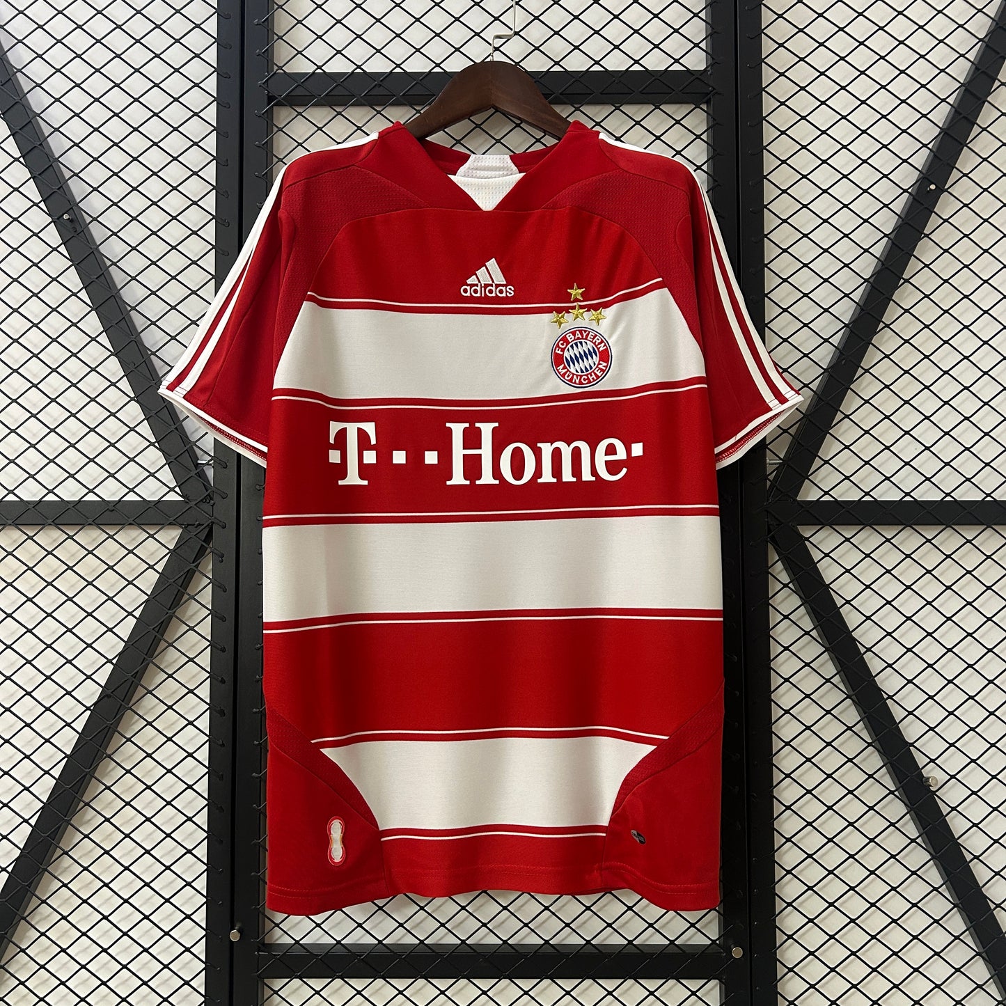 HOLLAND HOME 2002