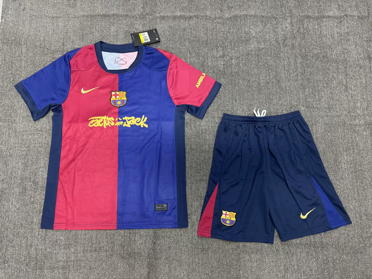 MAGLIA + PANTALONCINO BARCELLONA HOME X TRAVIS SCOTT 24/25