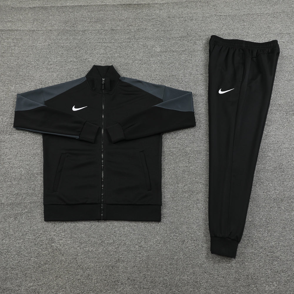 NIKE TRACKSUIT