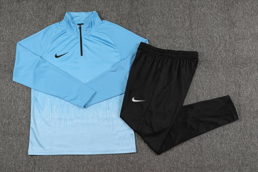 NIKE TRACKSUIT