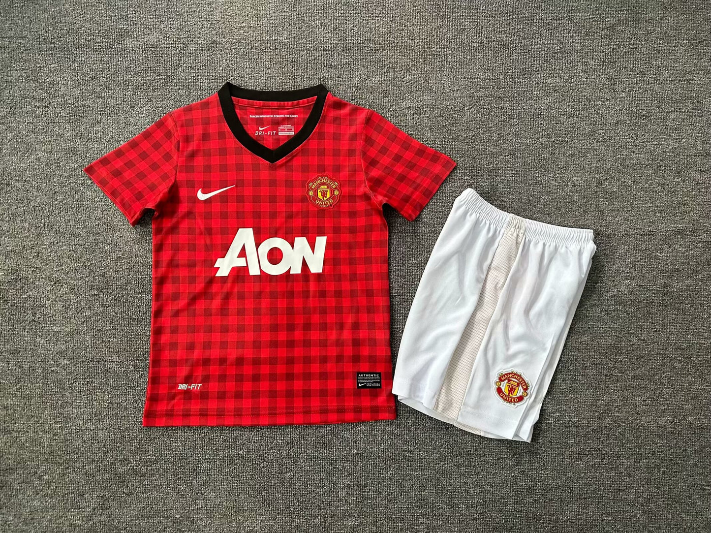 MAGLIA + PANTALONCINO BIMBO MANCHESTER UNITED 12/13