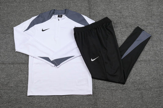 NIKE TRACKSUIT