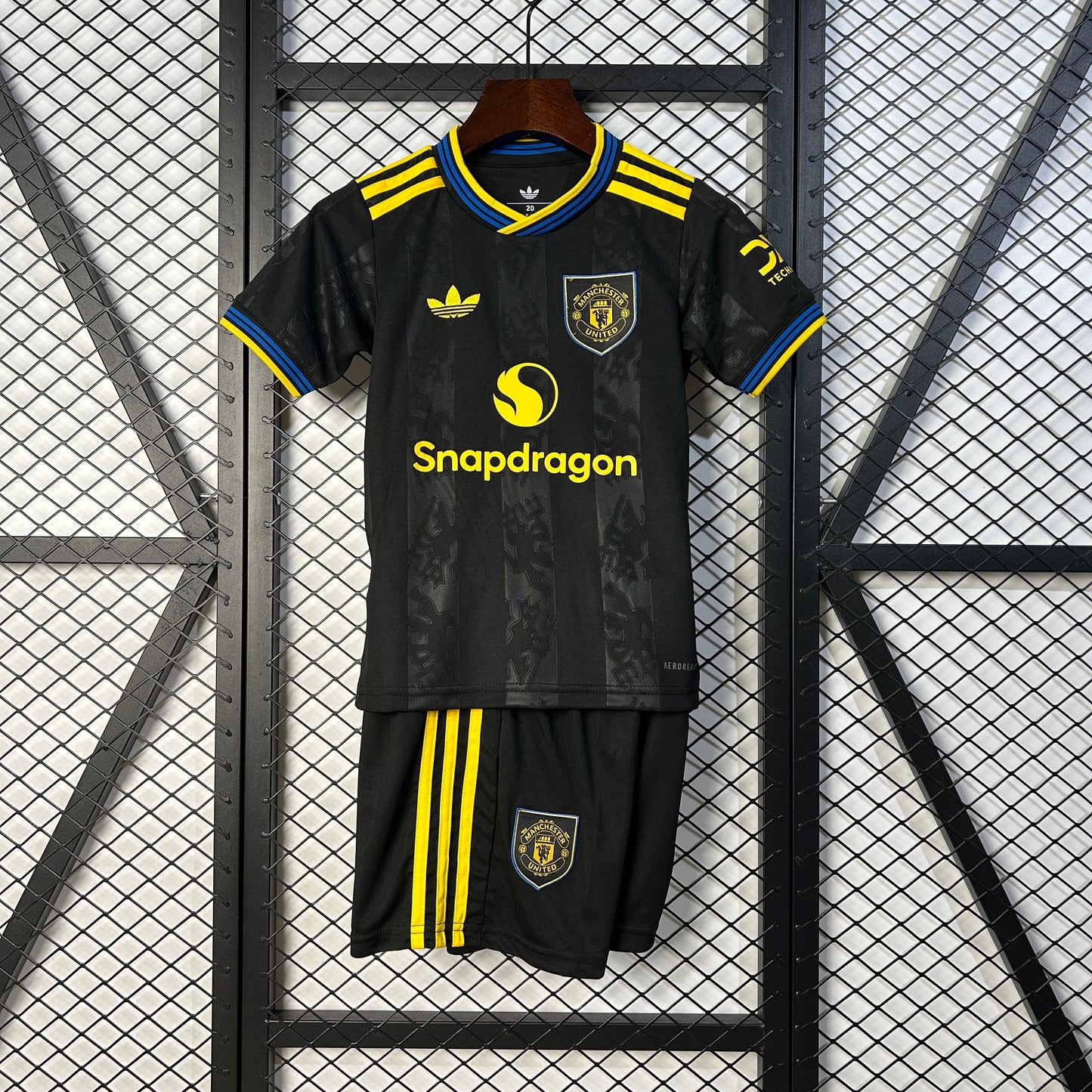 MAGLIA + PANTALONCINO MANCHESTER UNITED THIRD BIMBO 25/26