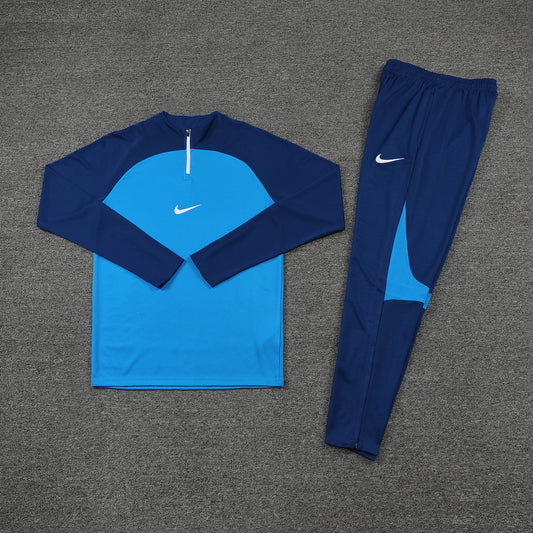 NIKE TRACKSUIT