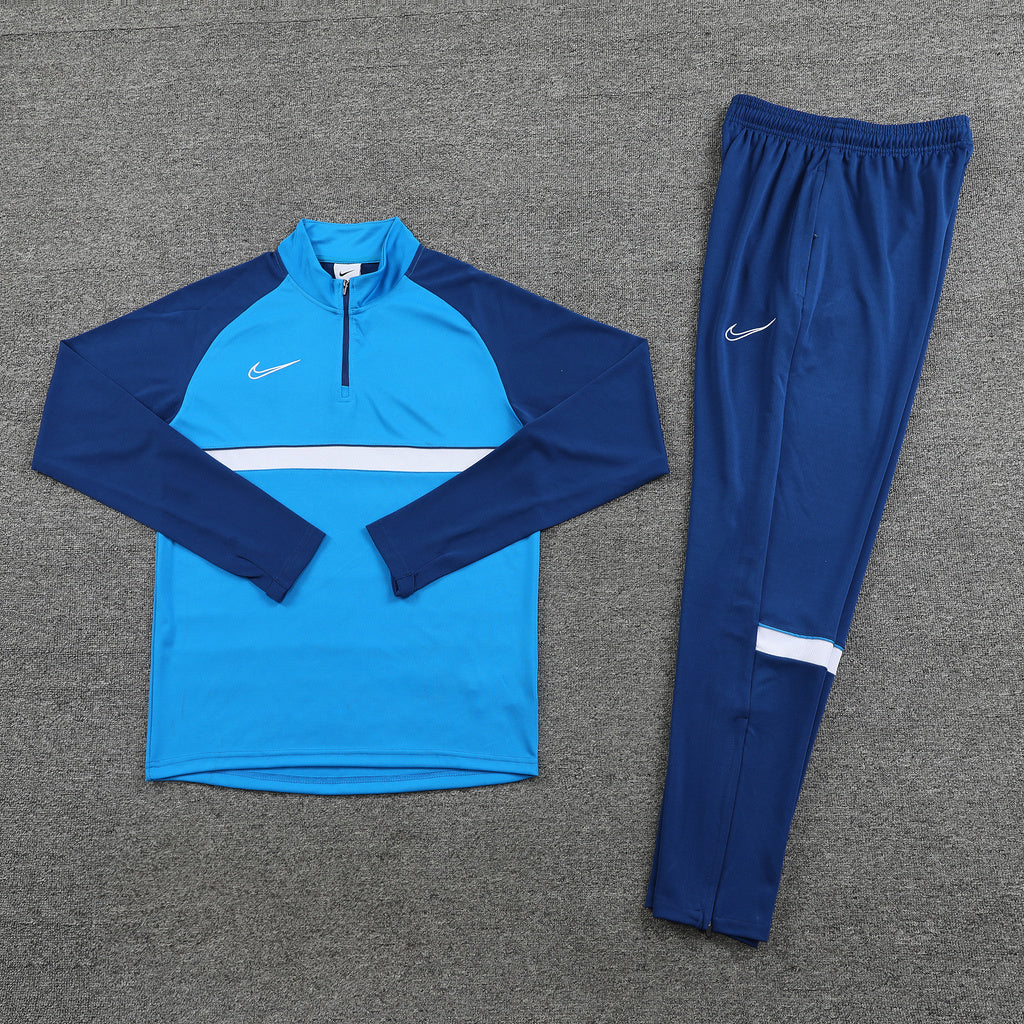 NIKE TRACKSUIT