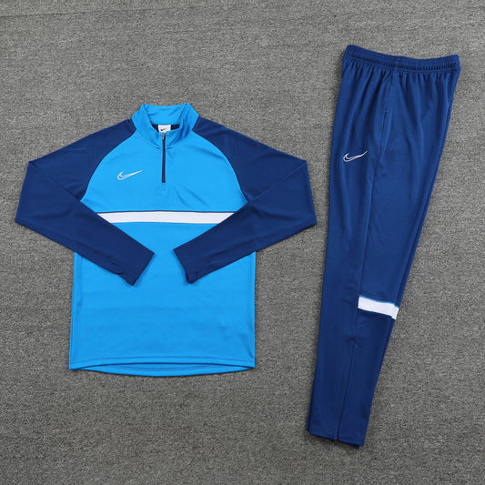 NIKE TRACKSUIT
