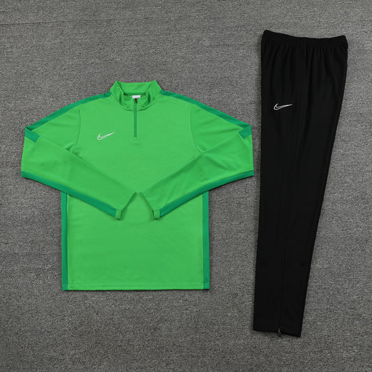NIKE TRACKSUIT