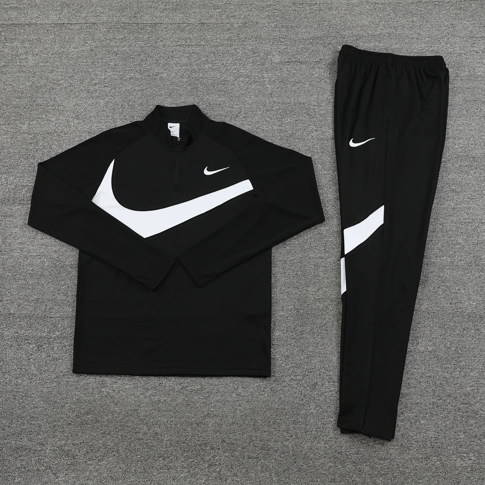 NIKE TRACKSUIT