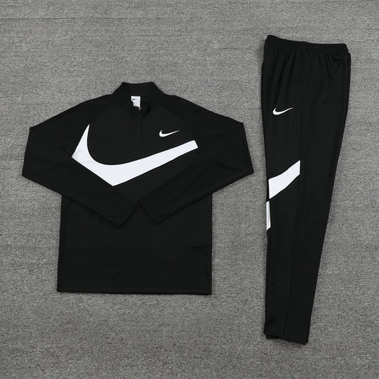 NIKE TRACKSUIT