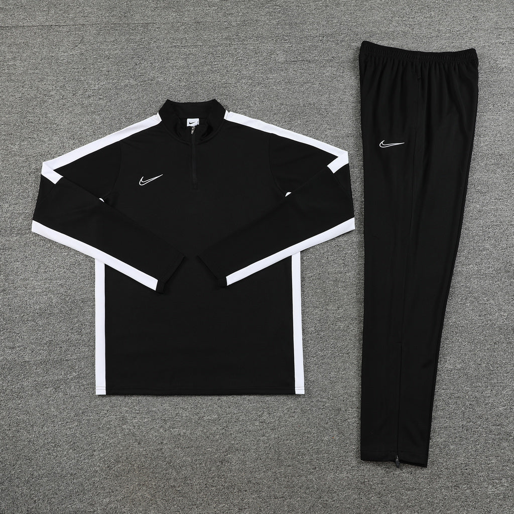 NIKE TRACKSUIT