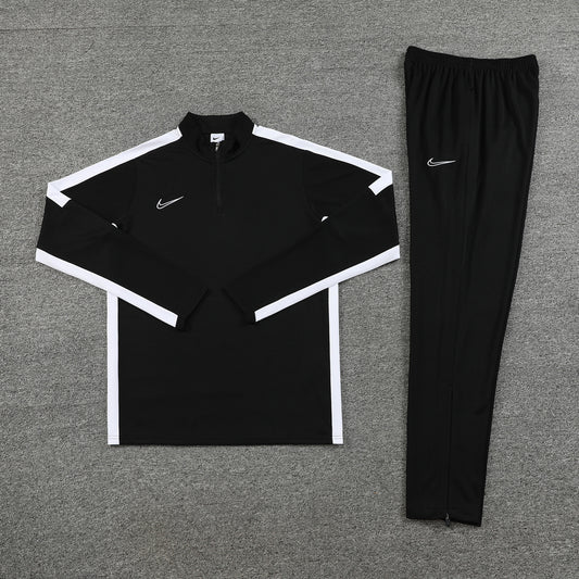 NIKE TRACKSUIT