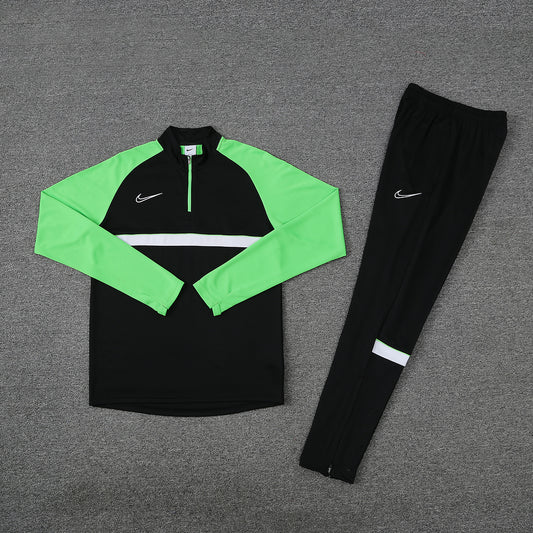 NIKE TRACKSUIT