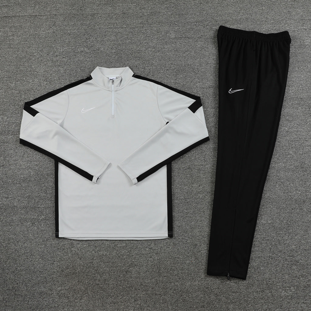 NIKE TRACKSUIT