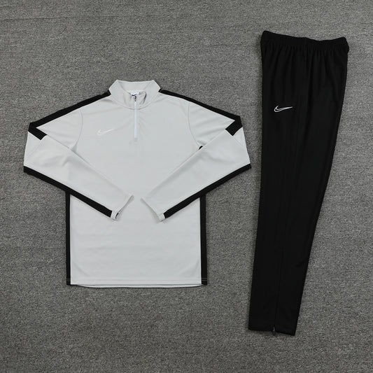 NIKE TRACKSUIT