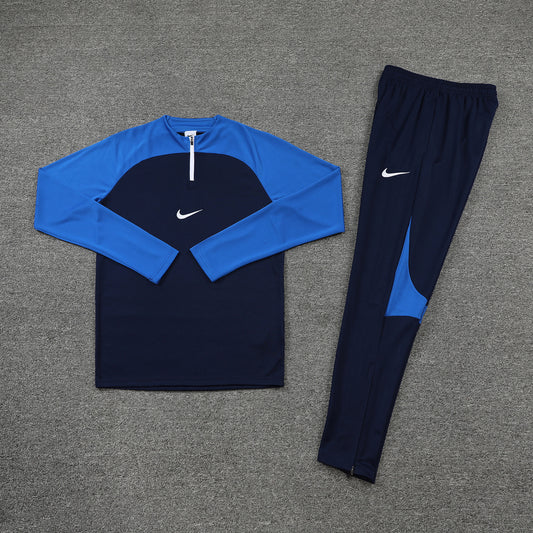 NIKE TRACKSUIT