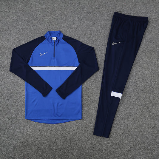 NIKE TRACKSUIT