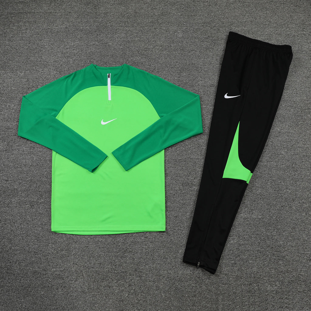 NIKE TRACKSUIT