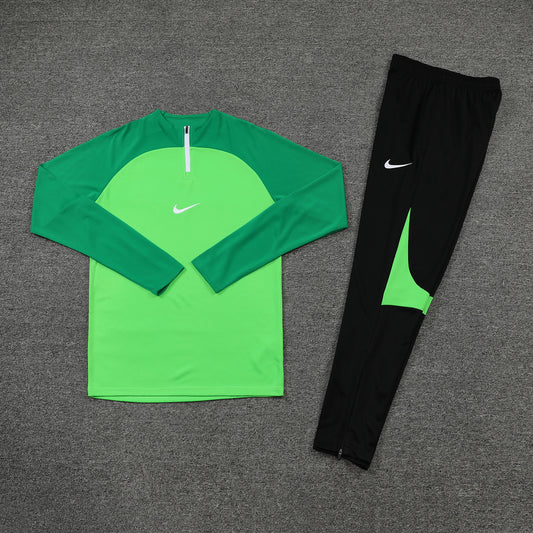 NIKE TRACKSUIT