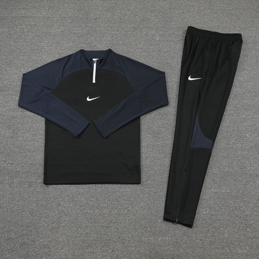 NIKE TRACKSUIT