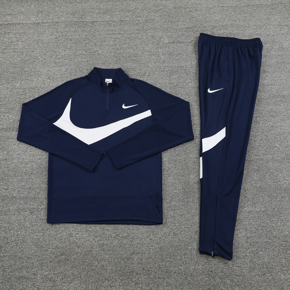 NIKE TRACKSUIT