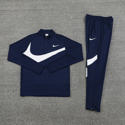 NIKE TRACKSUIT