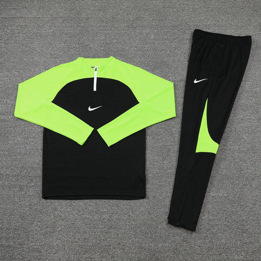 NIKE TRACKSUIT