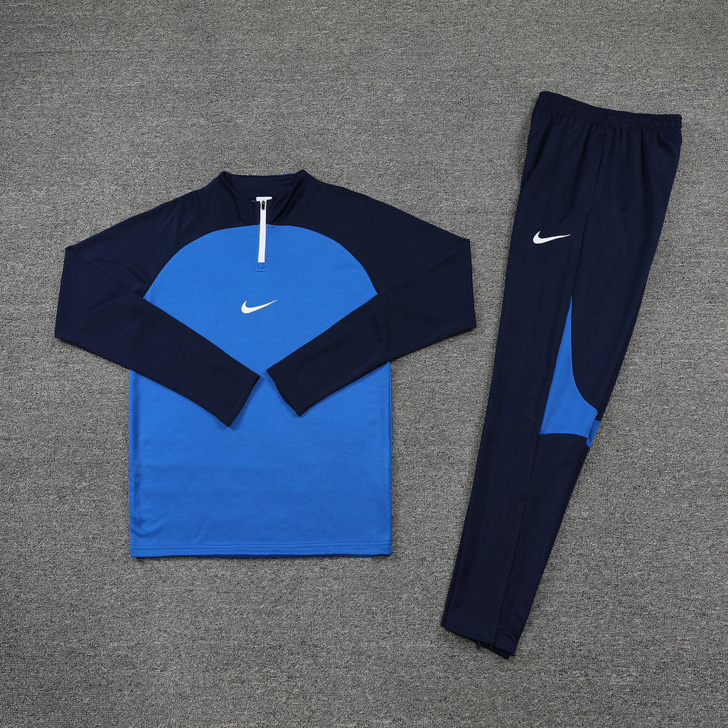NIKE TRACKSUIT
